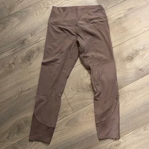 Lulu leggings scalloped. Like new. Violet verbena